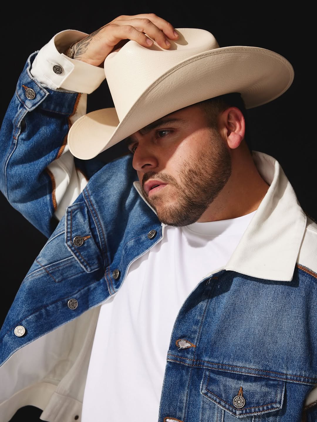 Gerardo Ortiz, a leading figure in Regional Mexican music, is known for modern corridos that blend traditional norteño sounds with contemporary storytelling, earning multiple No.1 Billboard chart hits and industry recognition